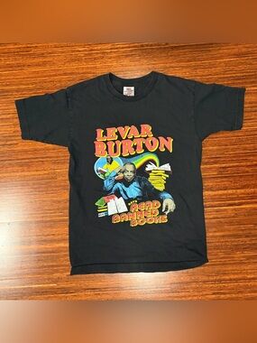 LeVar Burton Read Banned Books Graphic T-Shirt Size Small, Excellent Condition